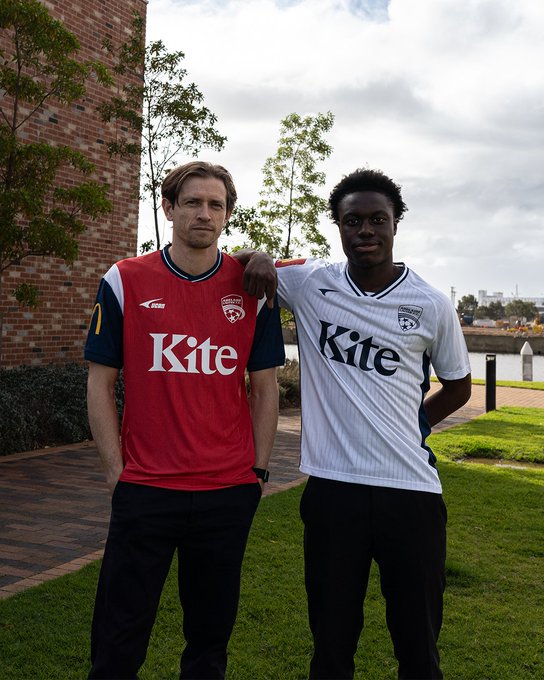 pg官网-😍阿德莱德联官宣续约胸前赞助商，古德温出镜宣传照