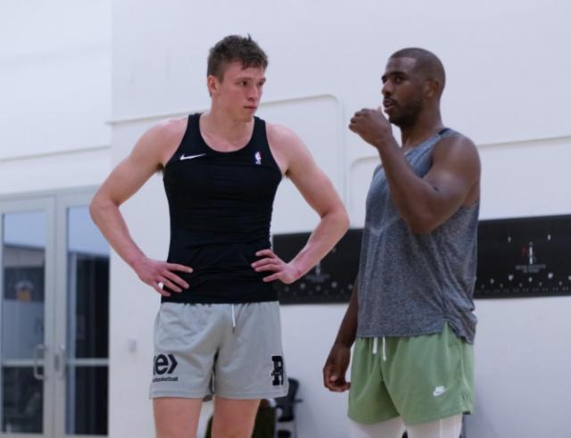 pg电子河南站-湖人连收利好！八村垒伍德康复 韦少保罗指点新星