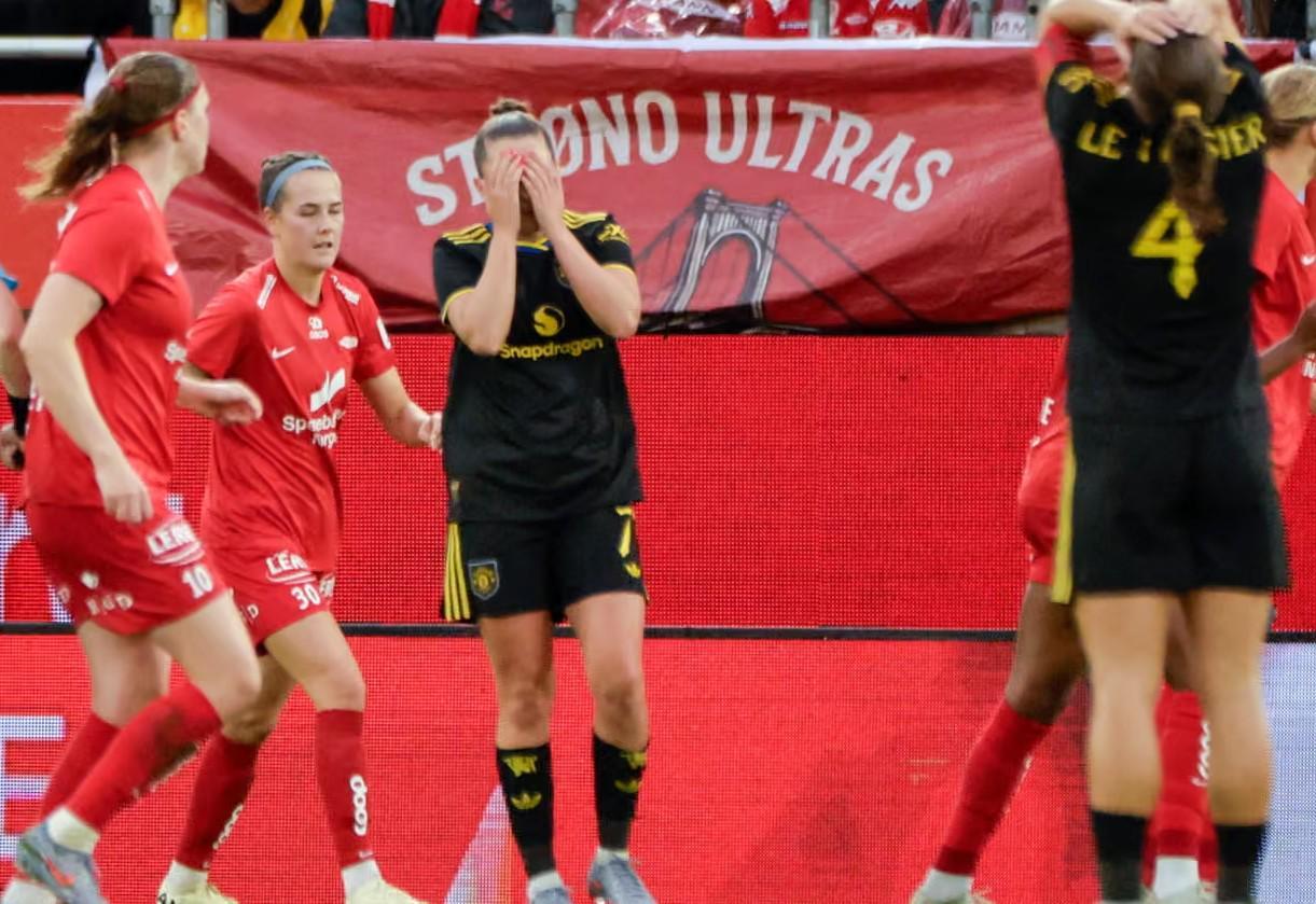 颇为尴尬，欧冠资格赛前曼联女足的部分球鞋在托运中丢失