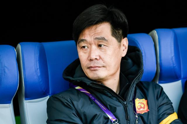 pg官方-国足新名单正式公布 李霄鹏招52名球员+15名教练