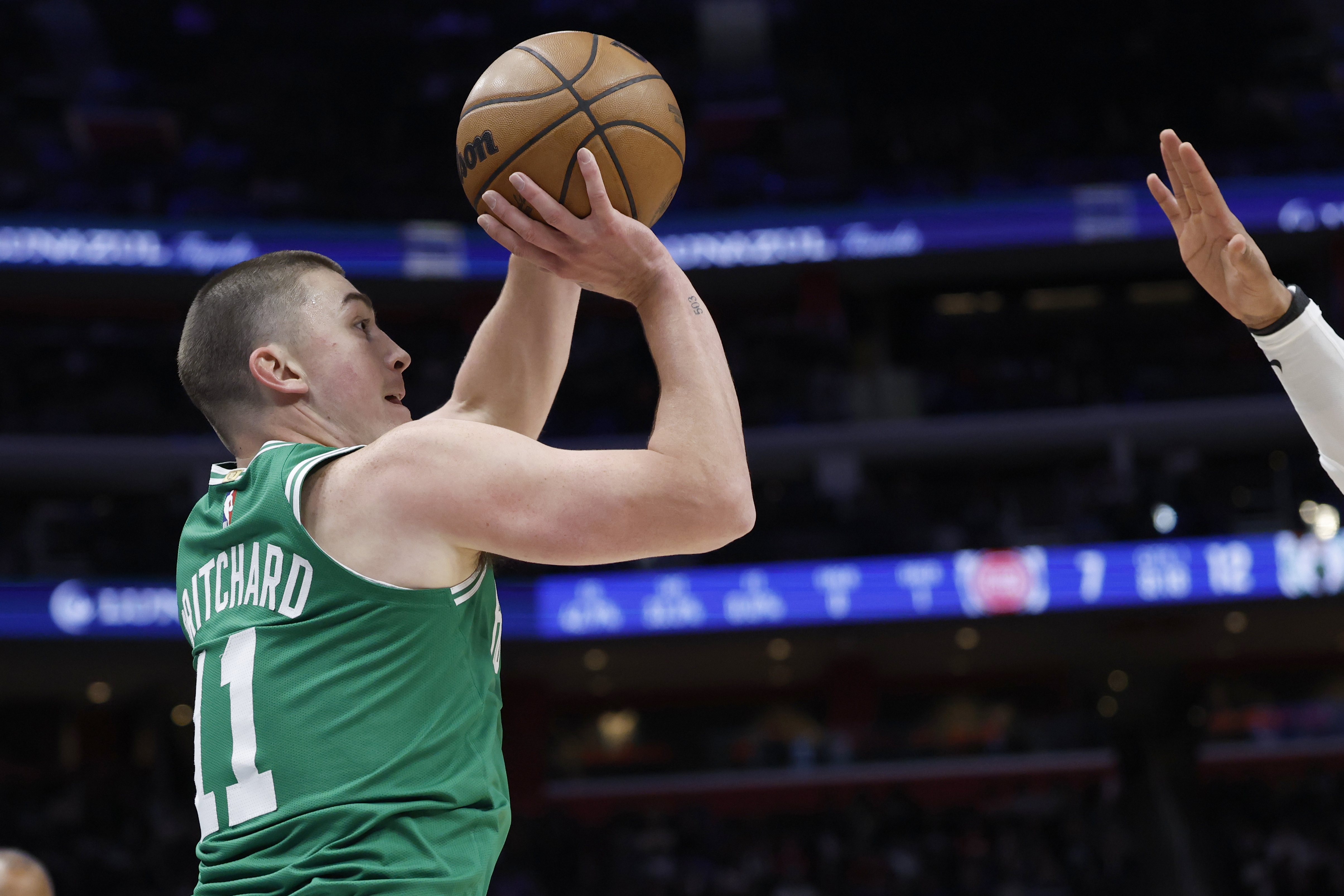 1米85乱杀！布朗&amp;普理查德击穿湖人外防线 防守硬度是致命差距